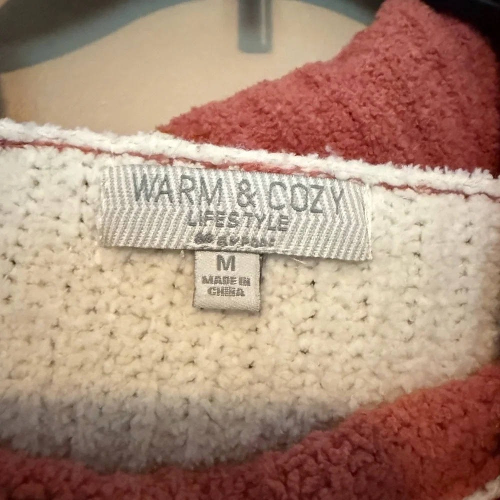 Elegant Tricolor Turtleneck Sweater - Picture 3 of 3